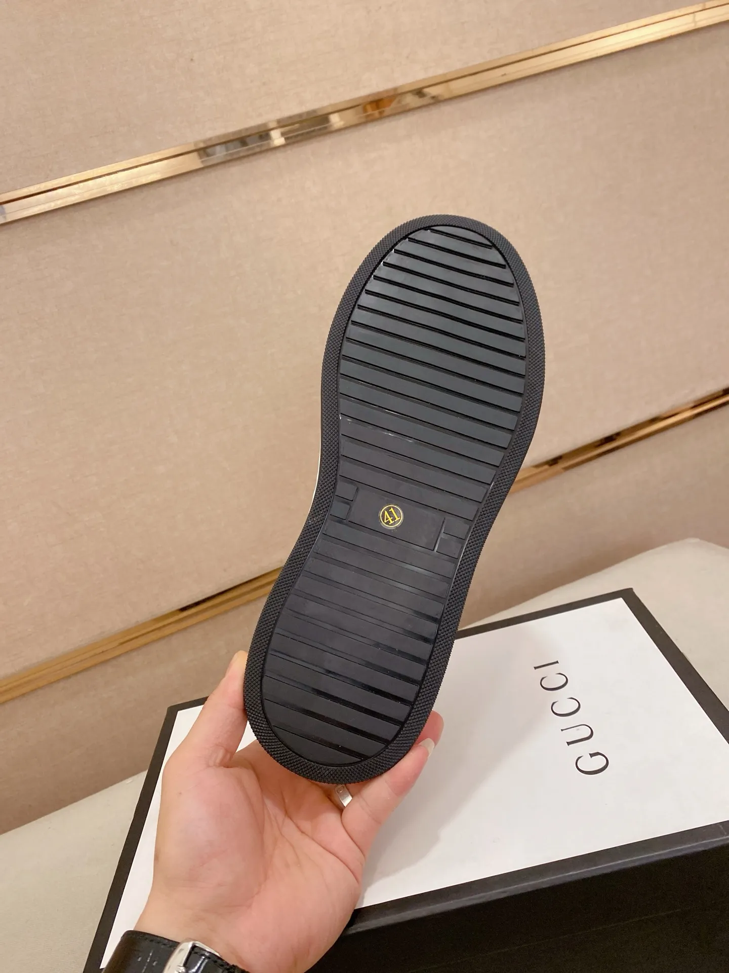 Men's Men's Shoes💰 420💰【Gucci】Gucci men's latest series of casual shoes! The official website is built 1:1. The upper is made of imported high-quality cowhide, and the lining is made of high-quality sheepskin, which is soft and comfortable. Picky selection of materials and exquisite workmanship give you the best enjoyment. Number of yards: 38-44 yards.